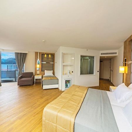 Poseidon Hotel - Adult Only 말마리스 외부 사진